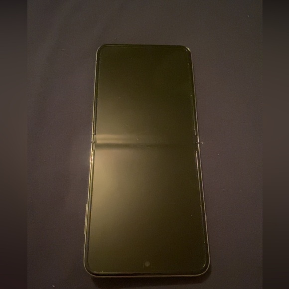 Samsung Galaxy Z Flip 5 \ 256 GB - Unlocked - Picture 3 of 3